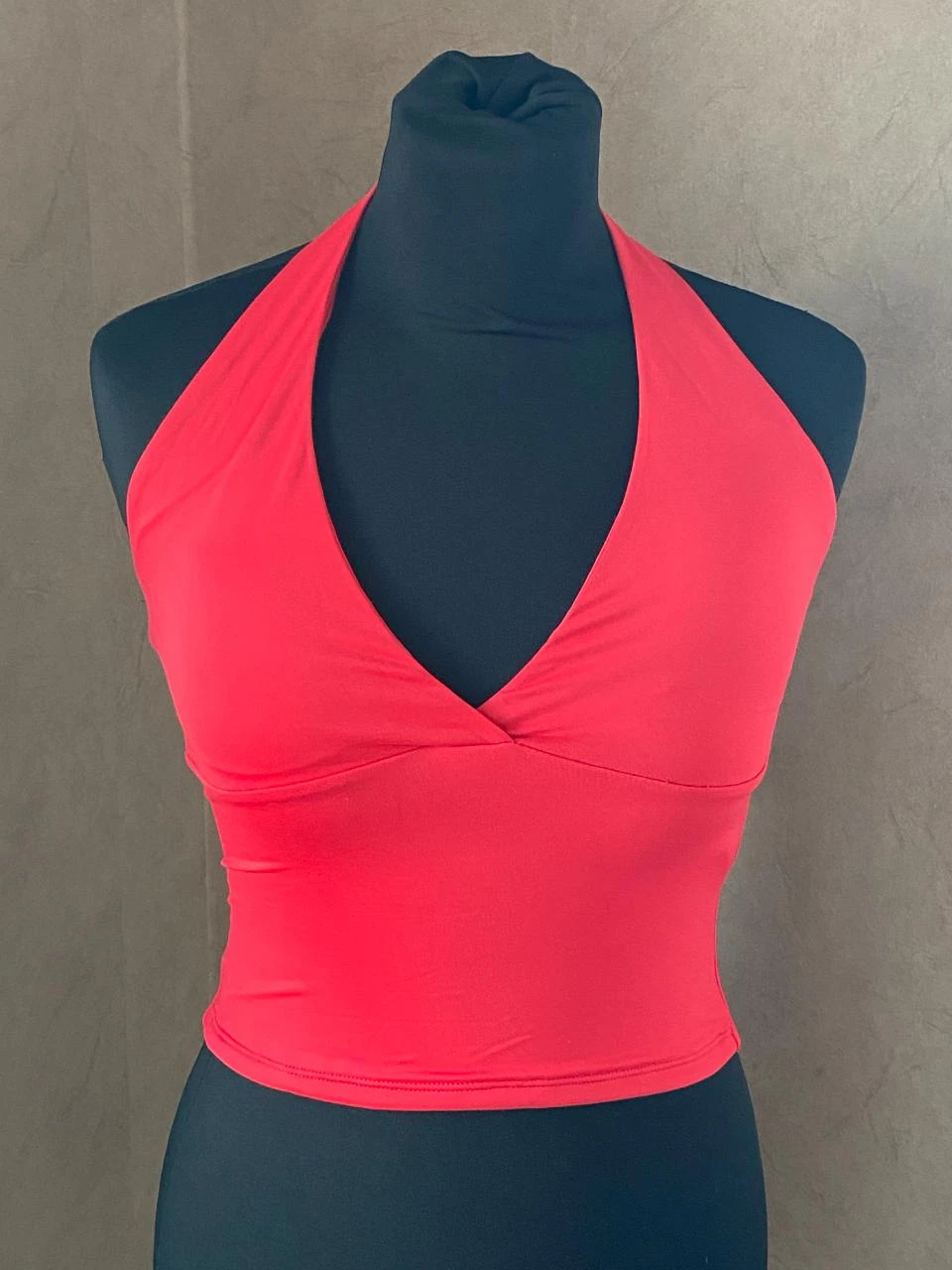 Crop top dos nu rouge FB Sister T34 – Décolleté V
